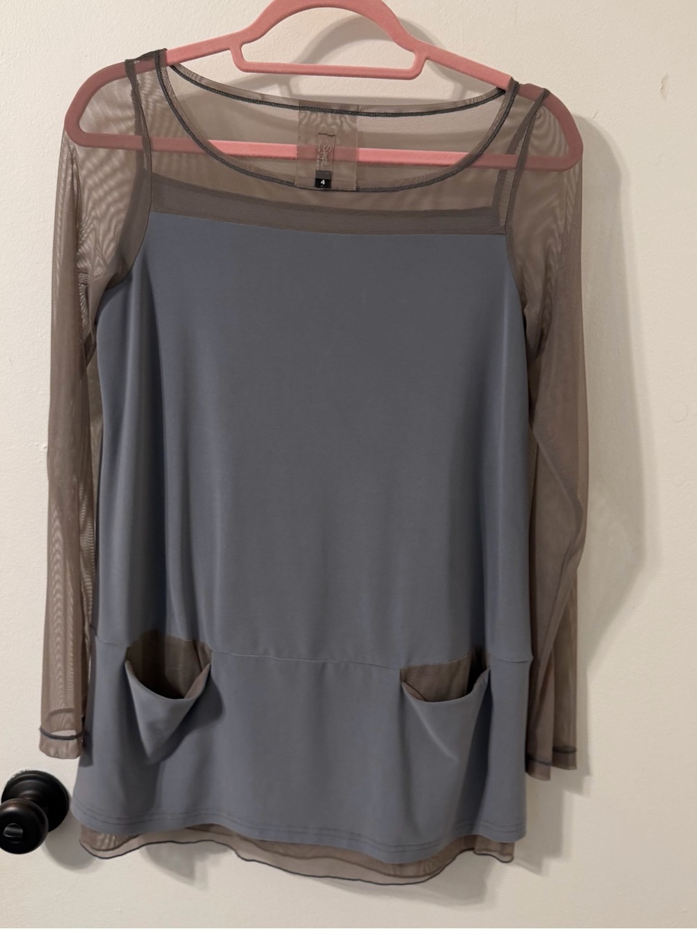Women's gray mesh long sleeve tunic top with pockets Size 4